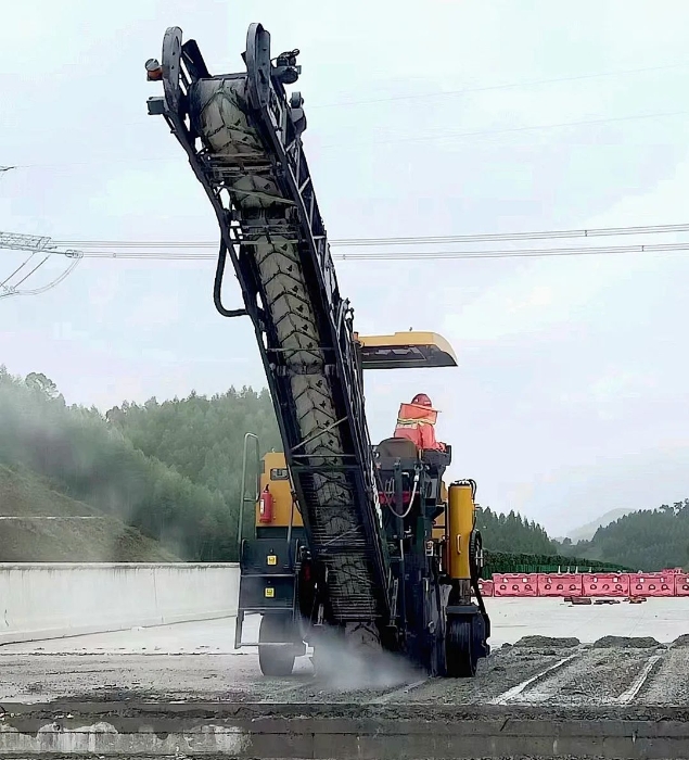 靠譜！徐工銑刨機化身“護路使者”助力巴平高速建設！