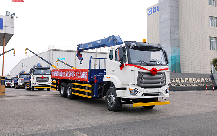 徐工SQS250隨車起重機批量發車，助力 “一帶一路” 沿線基建騰飛